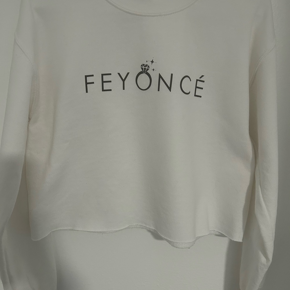 Feyonce White Crop Sweatshirt